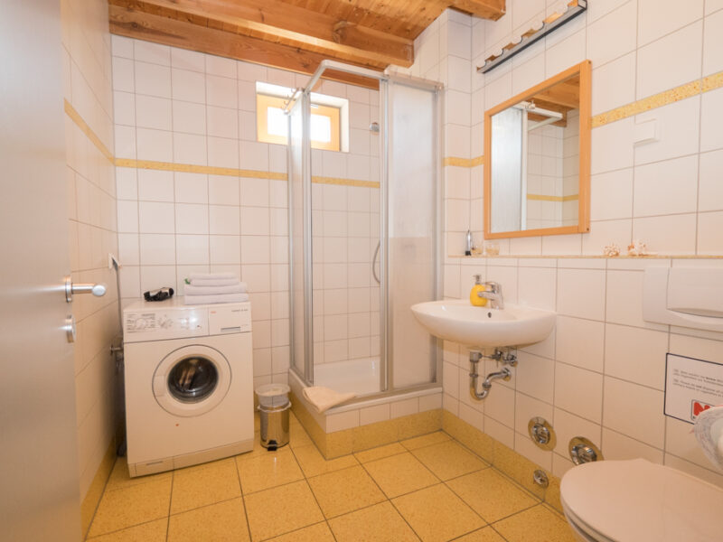Badezimmer mit Dusche